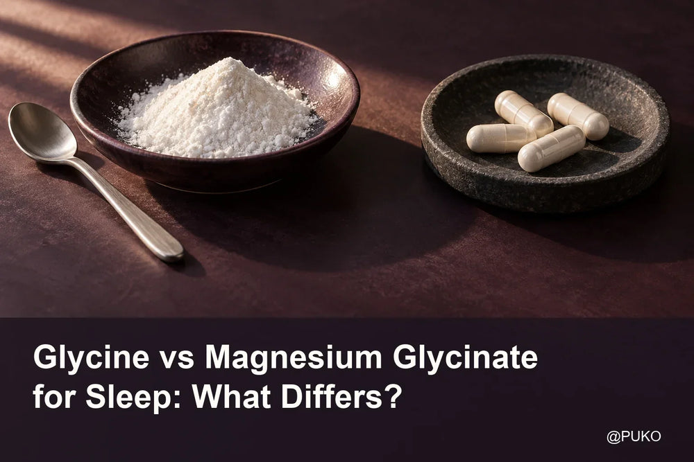 Powder and capsules in separate ceramic dishes, illustrating a comparison of glycine and magnesium glycinate for sleep.
